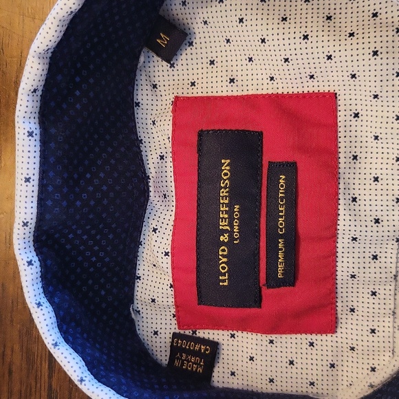 Lloyd and Jefferson casual shirt.  Size M - Picture 4 of 5